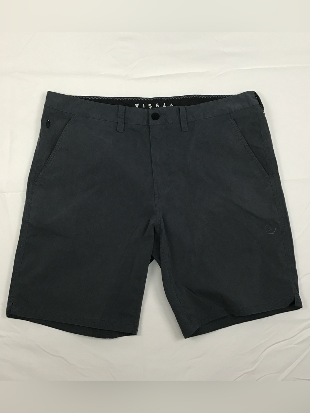 VISSLA men’s flat front shorts 36